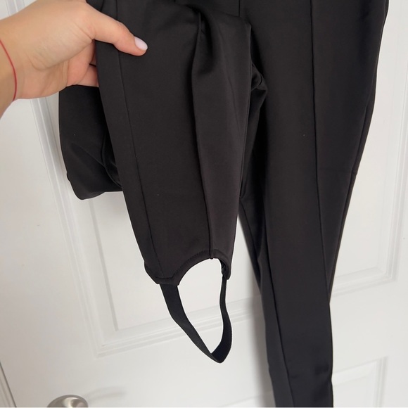 Sweaty Betty
Black Off Piste Stirrup Ski Trousers  size S - Picture 5 of 8
